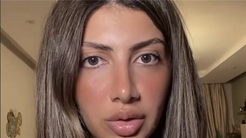 «أحقر موقف شوفته».. طبيبة تهاجم أسرة بسبب معاملة مربية أطفال داخل مطعم