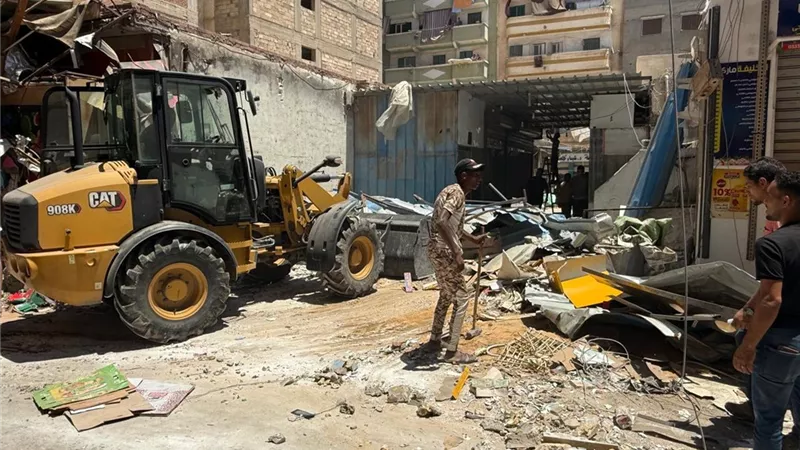 بعد حريق السوق أمس.. حملة مكبرة لتطهير شوارع 