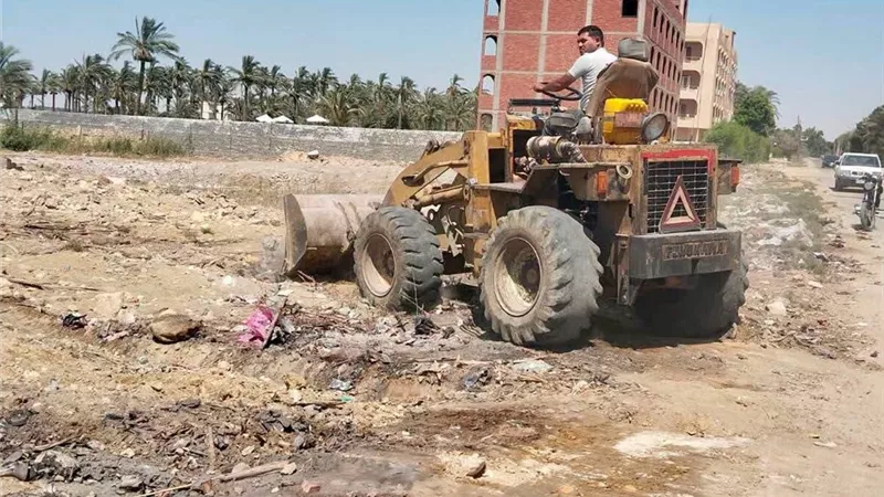 حي عتاقة يواصل متابعة أعمال النظافة وخطوط سير سيارات المكبس بمختلف المناطق 