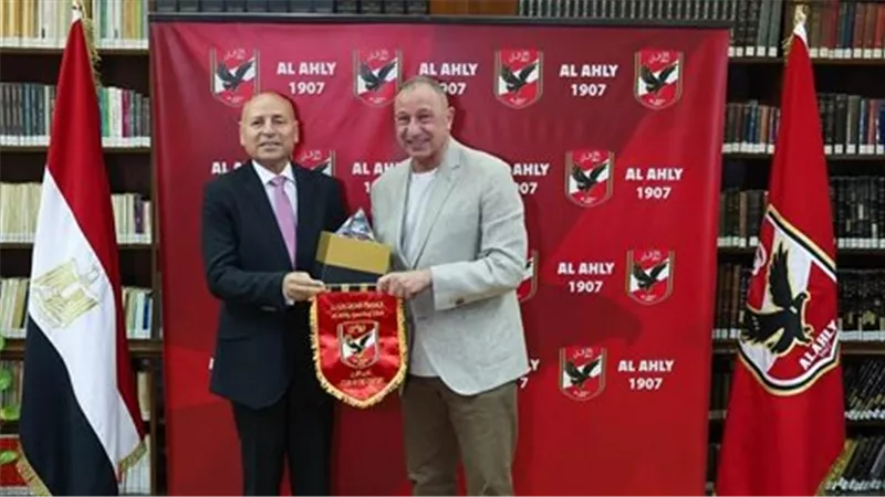 الخطيب يستقبل محافظ القاهرة في مقر الأهلي لتعزيز أوجه التعاون