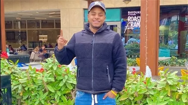 «نسيت الأوردر ونسيت الشغل».. عامل دليفري يروي كواليس لقاء منتخب مصر في العلمين