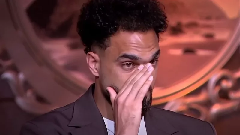 زيكو باكيًا: كنت بنام في الشارع.. وبدأت العمل بمحل ملابس بشبين الكوم