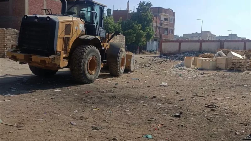 حي عتاقة بالسويس يواصل حملات النظافة المكبرة بمنطقة عرب المعمل وشارع الماسورة