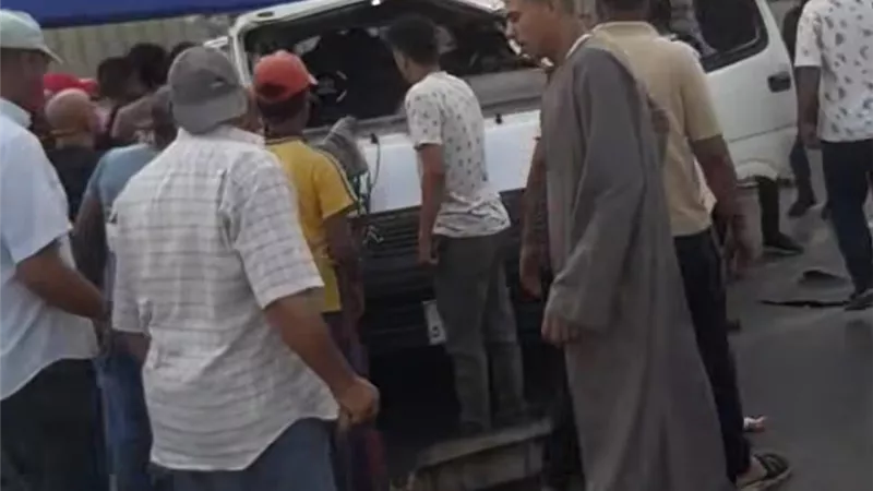 السائق خبطهم وهرب.. إصابة عدد من الأشخاص في حادث ميكروباص 