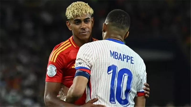 نجم منتخب فرنسا متحديًا إسبانيا: لا نخشى مواجهة أحد 