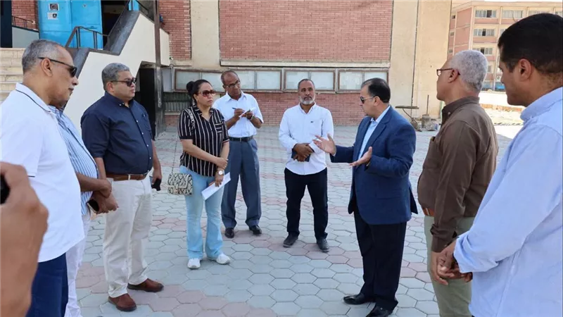رئيس جامعة قنا يتابع تطوير محيط كلية التربية النوعية 