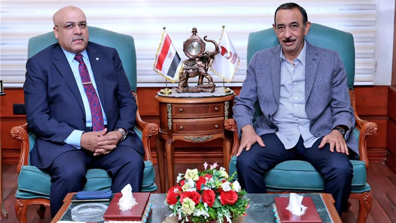 محافظ سوهاج يلتقي رئيس جهاز الاستثمار الداخلي لمناقشة الفرص الاستثمارية
