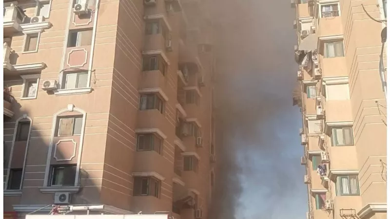 الحماية المدنية تسيطر على حريق بمحل أدوات منزلية بشارع ناصر في السويس
