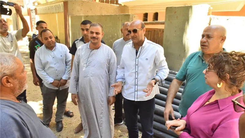 محافظ أسيوط يتفقد أعمال تنفيذ خط مياه شرب جديد بالعقال القبلي بالبداري 