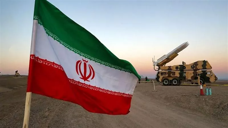 إيران تهدد بوقف النفط واستهداف البنية التحتية بالمنطقة إذا تعرضت لهجوم أمريكي