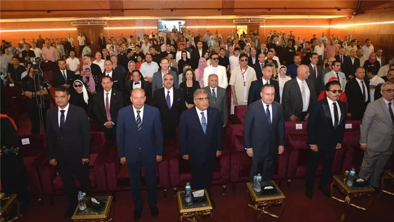 محافظ الدقهلية والفنان محمد رياض يشهدان الحفل الخاامى للمهرجان القومى للمسرح