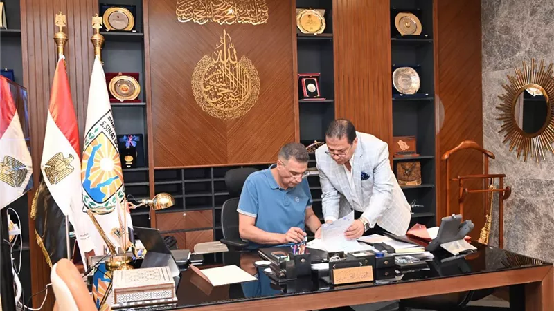 محافظ جنوب سيناء يعتمد 26 عقدًا لتقنين أوضاع لأهالي مدينة دهب