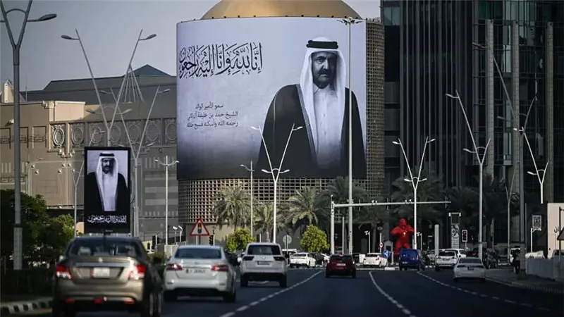 أمير قطر يستقبل قادة الدول وكبار المسؤولين في أول أيام العزاء بالأمير الوالد