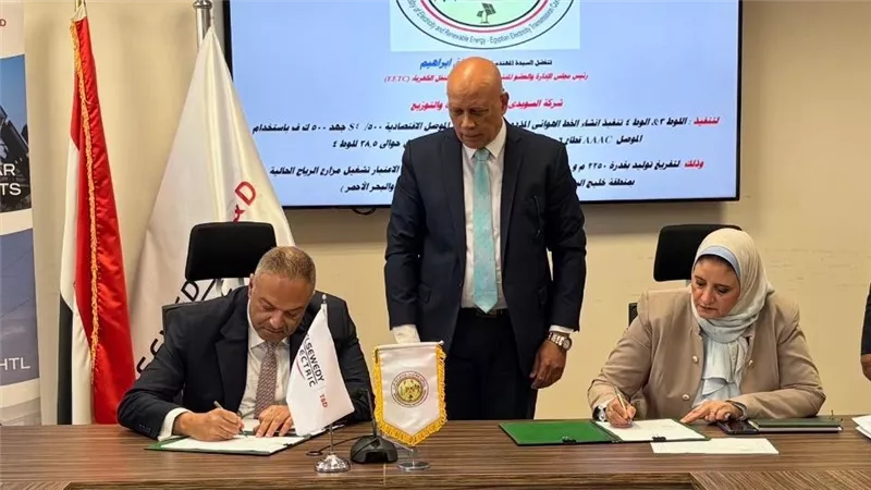 توقيع عقد إنشاء خط جهد 220 كيلوفولت لاستيعاب 1100 ميجاوات بخليج السويس