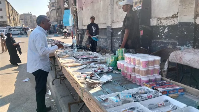 حملة مكبرة لإزالة الإشغالات ورفع التعديات خلف قسم الأربعين بحي السويس