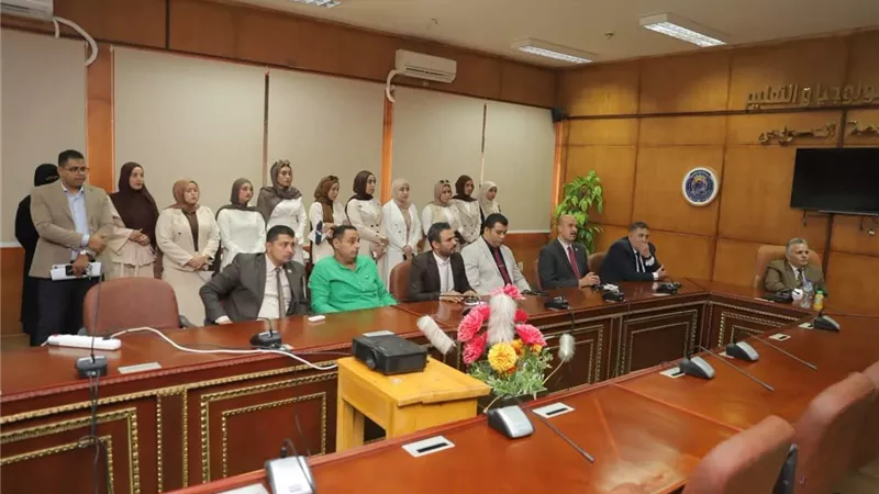 رئيس جامعة السويس يشارك في مناقشة مشروعات التخرج بكلية التكنولوجيا والتعليم 