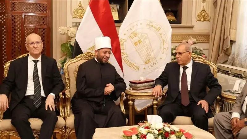 وزير الأوقاف يهنئ رئيس محكمة النقض بمناسبة توليه منصبه الجديد
