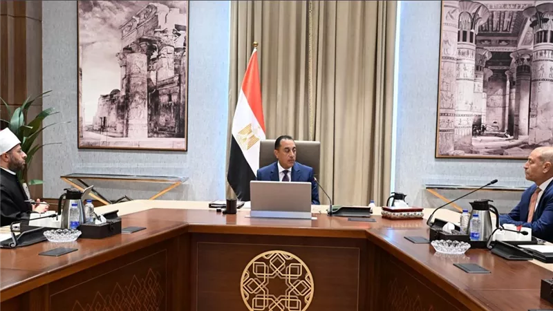 رئيس الوزراء يتابع خطوات مشروع إحياء منطقة قرافة السيوطي