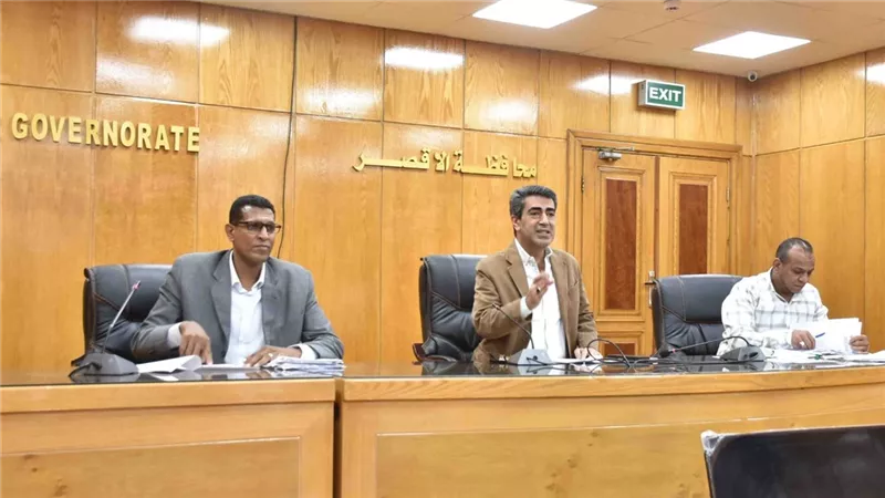 بحث 60 شكوى للمواطنين.. السكرتير العام المساعد لمحافظة الأقصر يترأس اللقاء