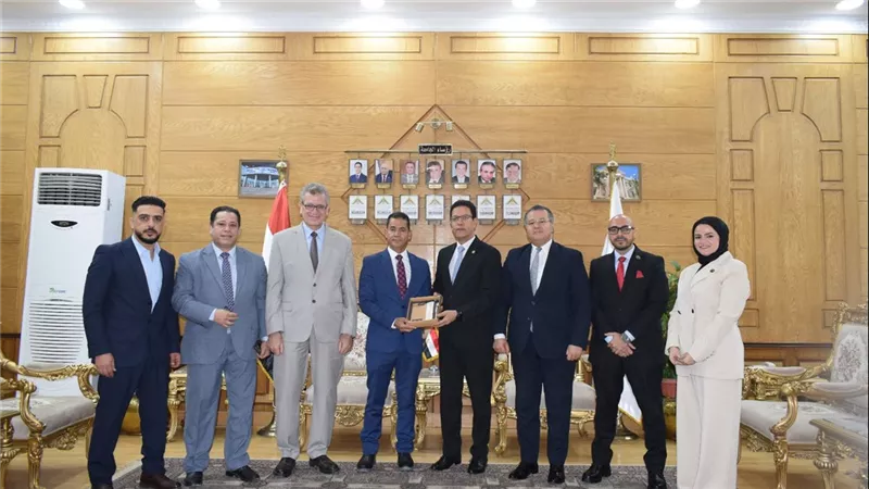 رئيس جامعة بنها يستقبل وفد الهيئة العامة للاعتماد والرقابة الصحية