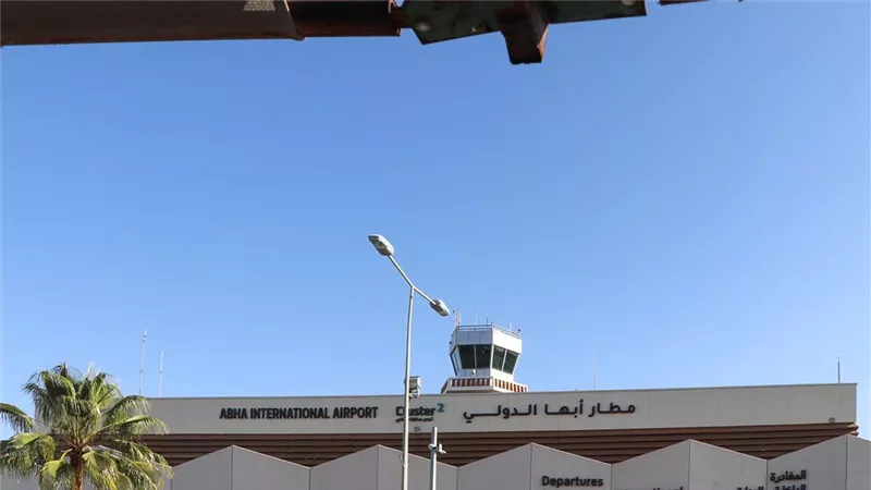 انفجارات في السعودية واستهداف مطار أبها وتوقف الرحلات الجوية