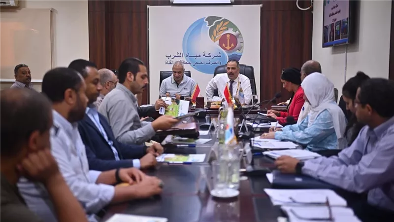 رئيس مياه القناة يستقبل اللجنة الوزارية لتقييم الأداء ودعم التطوير المؤسسي بمح