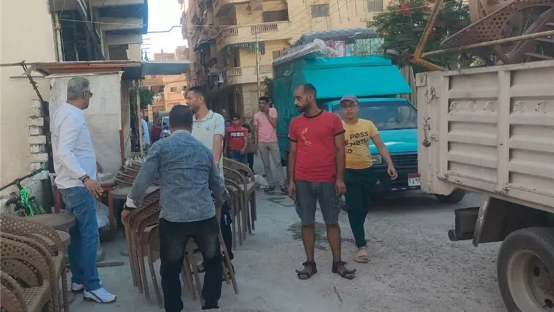 إزالة ٣٠٥ مخالفة إشغال طريق خلال حملات مكثفة بشوارع كفر الدوار