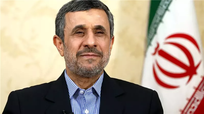 نيويورك تايمز: الموساد حاول تجنيد أحمدي نجاد لقلب نظام الحكم في إيران