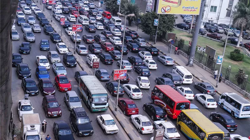 كثافات مرورية  ببعض المحاور والميادين بالقاهرة والجيزة 