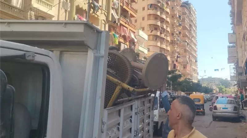 حملات مكثفة إزالة 305 مخالفة إشغال طريق بشوارع كفر الدوار