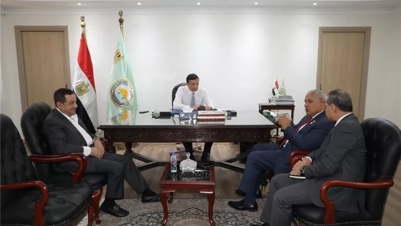 وزير الزراعة يبحث مع 