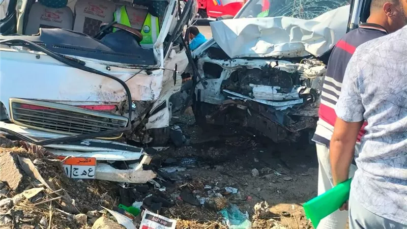 إصابة 8 أشخاص في تصادم ميكروباص ونصف نقل بطريق قطور – الشين بالغربية