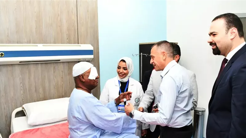 محافظ أسوان يتابع نجاح إجراء 3 عمليات زراعة قرنية بمستشفى الرمد التخصصى 