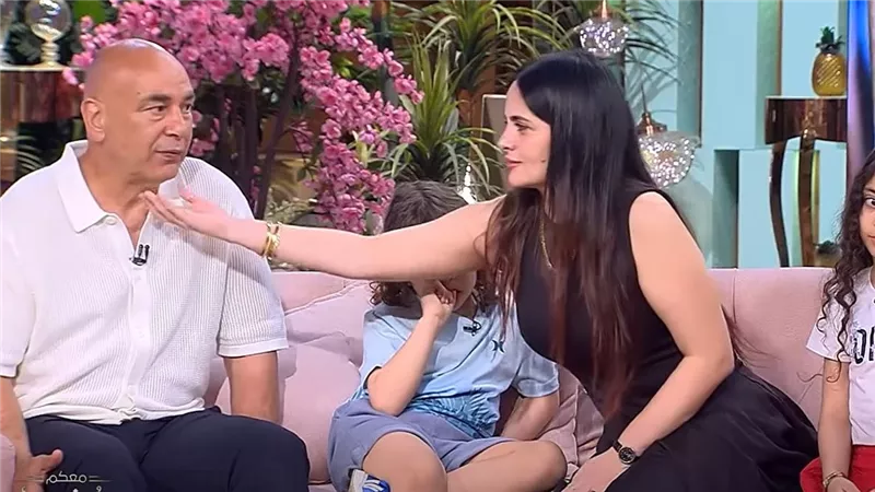 «بصيلي في عيني أنا».. موقف طريف بين حسام حسن وزوجته خلال حديثه عن المنتخب