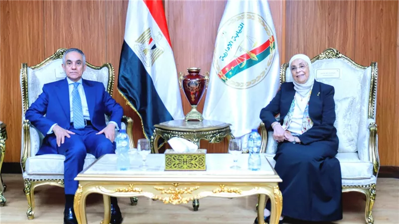 وزير العدل يهنئ رئيسة هيئة النيابة الإدارية بتولي منصبه