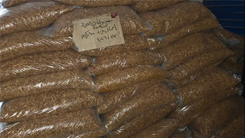 ضبط طن تقلية ملوثة ببقايا حشرية داخل مخزن غير مرخص تابع لمطعم كشري شهير ببنها