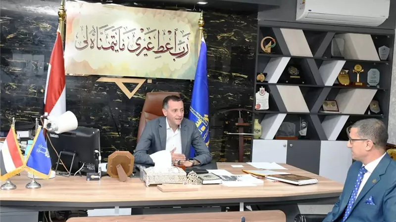 محافظ أسوان يشيد بجهود مؤسسة أغاخان فى تطوير مسجد الطابية والمنطقة المحيطة 