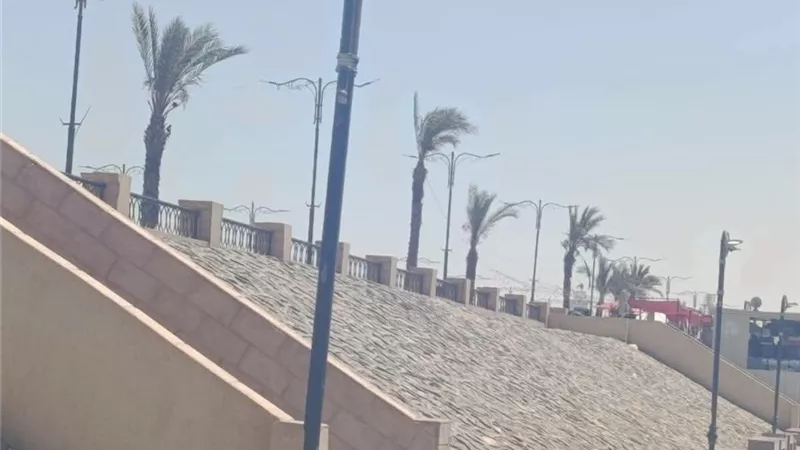 صيانة وتطوير إنارة المشاية السفلية بكورنيش السويس لرفع كفاءة وتحسين الخدمات 