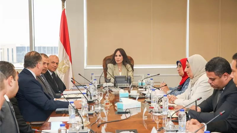 «الإسكان» تبحث مع «باماغ» الألمانية تعزيز التعاون بمشروعات المياه والصرف
