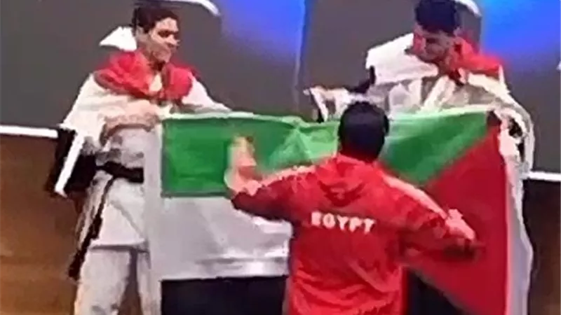 فيديو قديم للاعبين مصريين يرفعان علم فلسطين ببطولة الكاراتيه يثير التفاعل