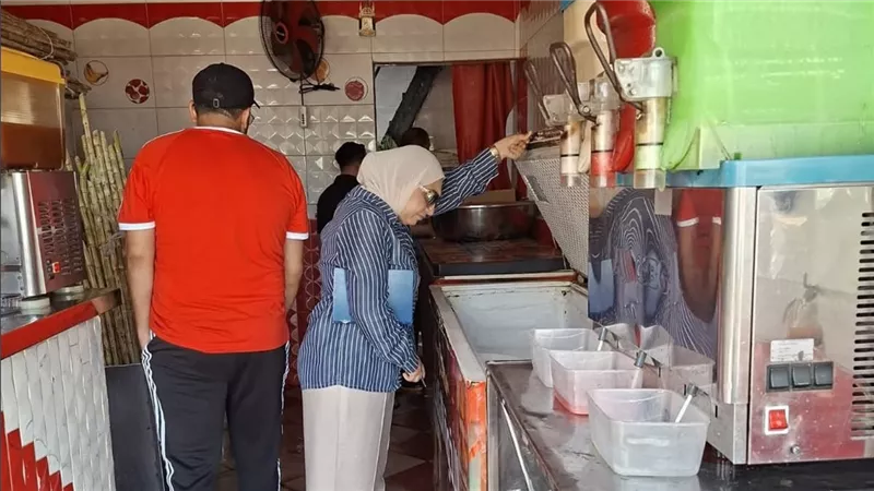 قبل بيعها للمواطنين.. ضبط 50 كجم من العرقسوس المطحون منتهي الصلاحية ببورفؤاد