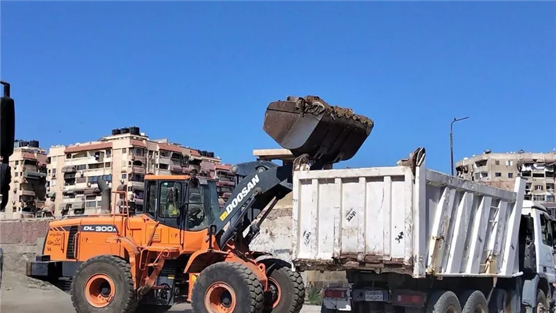  حملات ميدانية مكثفة لإزالة الإشغالات والنظافة ورفع 720 طن رتش بمناخ بورسعيد