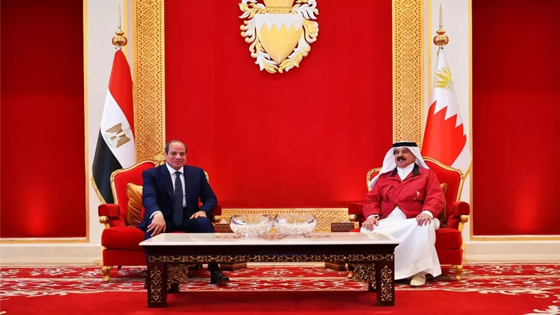 الرئيس السيسي وملك البحرين يبحثان التصعيد الإقليمي ويؤكدان رفض الهجمات الإيرانية