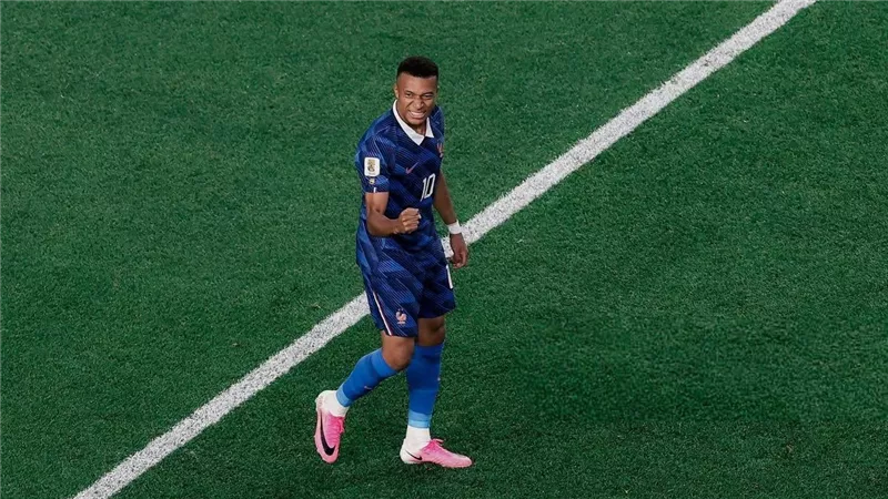 فرنسا وإسبانيا.. مبابي يتربع على عرش الديوك برقم قياسي في كأس العالم