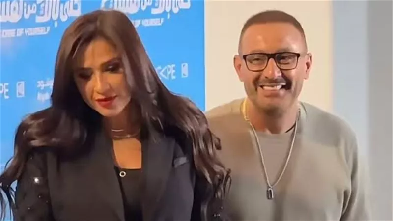 أحمد السقا وياسمين عبدالعزيز يحتفلان بعرض فيلم خلي بالك من نفسك في الكويت