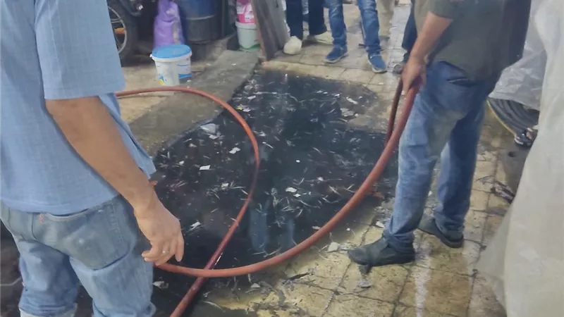 استجابة لشكاوى المواطنين.. حي الأربعين بالسويس ينهي أزمة انسداد الصرف الصحي 