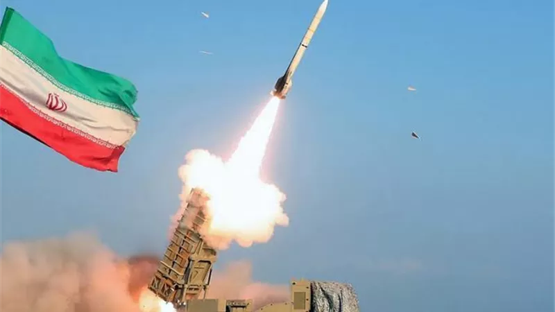 إيران: دمرنا المركز اللوجستي للجيش الأمريكي بالكويت واستهدفنا القيادة بالبحرين