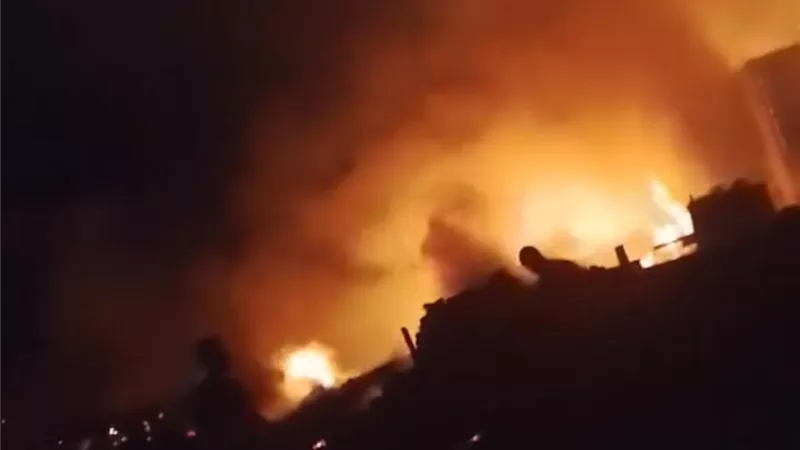 سلم يا رب.. السيطرة على حريق ورشة أخشاب بعزبة طياب دون إصابات