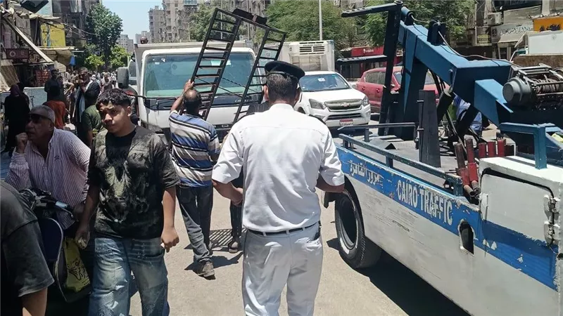 حملات مكثفة بالقاهرة لرفع الإشغالات وإعادة الانضباط بمختلف أحياء العاصمة