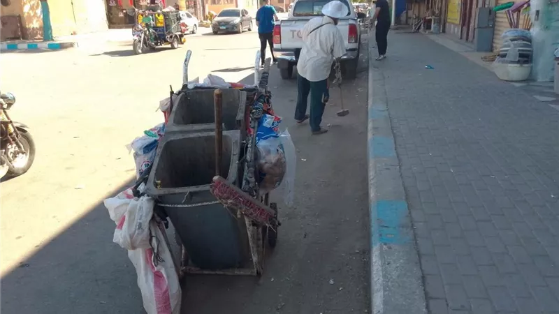 حي عتاقة بالسويس يواصل حملات النظافة ورفع كفاءة الشوارع بعدد من المناطق